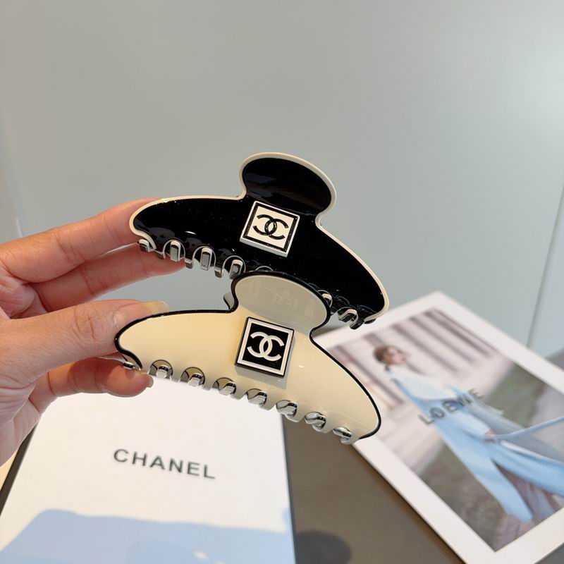 CHanel Hair Grab clip dx67